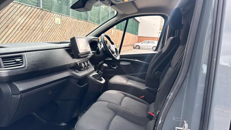 Nissan Primastar 30 L2 Diesel 2.0 dCi 110ps H1 Tekna Van